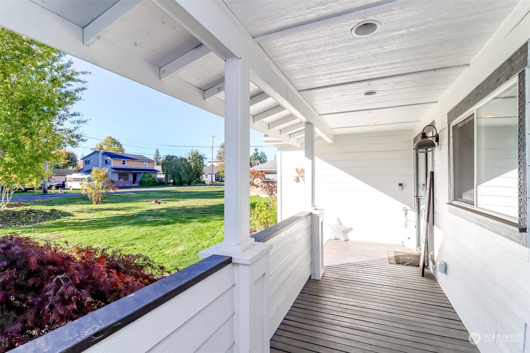 1355 McHugh Avenue Enumclaw, WA 98022 - Photo 5 of 35 a view of an entryway