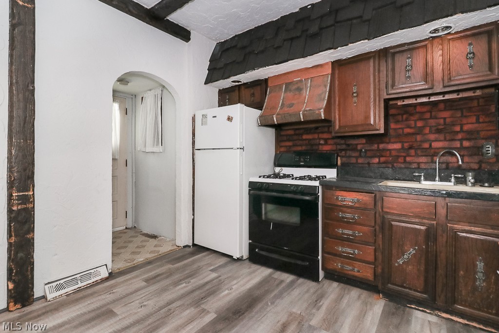 1829 Lampson Road Cleveland, OH 44112 - Photo 9 of 35