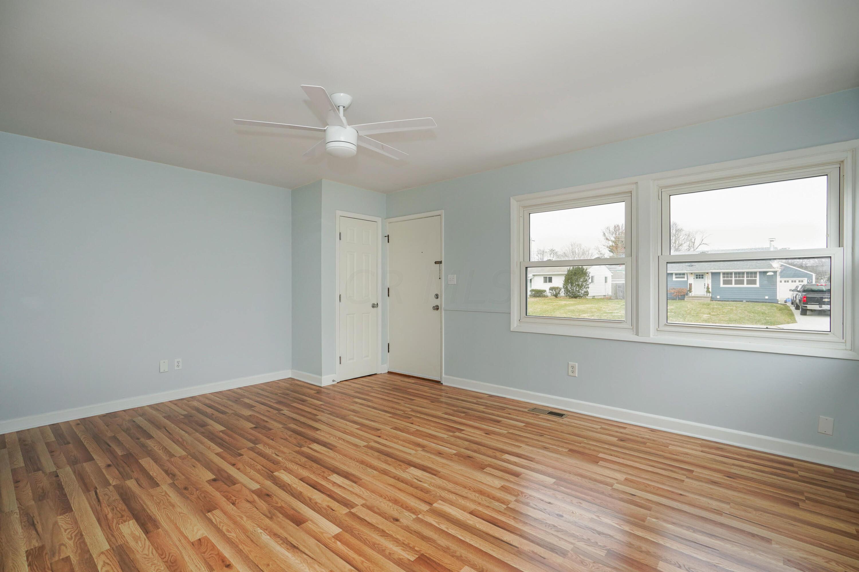 2557 Bristol Road Columbus, OH 43221 - Photo 3 of 23 Living Room
