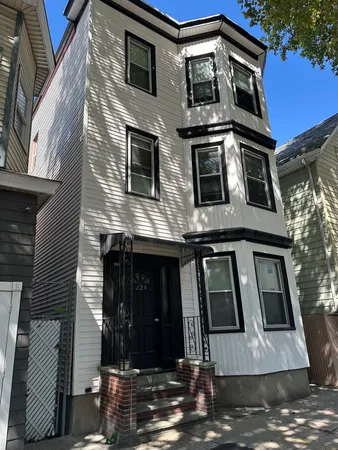 $3,150 | 244 Chelsea Street, Unit 3, Boston, MA 02128