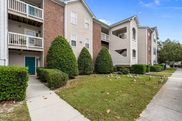 $300,000 | 805 March Court, Unit B, Wilmington, NC 28405