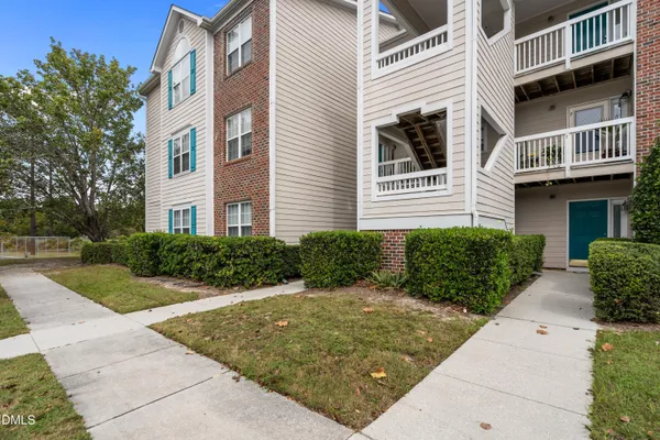 $300,000 | 805 March Court, Unit B, Wilmington, NC 28405