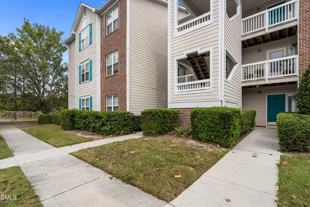 $300,000 | 805 March Court, Unit B, Wilmington, NC 28405
