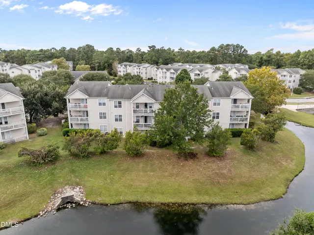 $300,000 | 805 March Court, Unit B, Wilmington, NC 28405