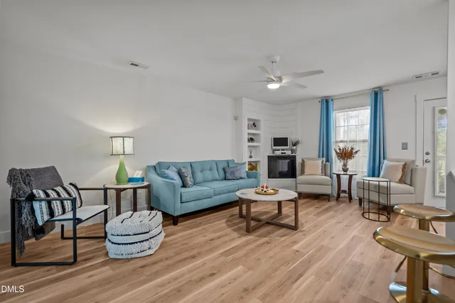 $300,000 | 805 March Court, Unit B, Wilmington, NC 28405