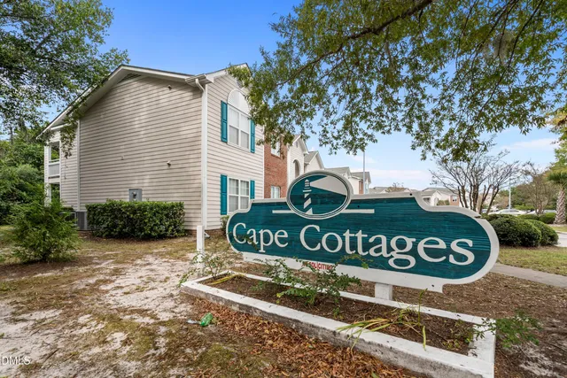 $300,000 | 805 March Court, Unit B, Wilmington, NC 28405
