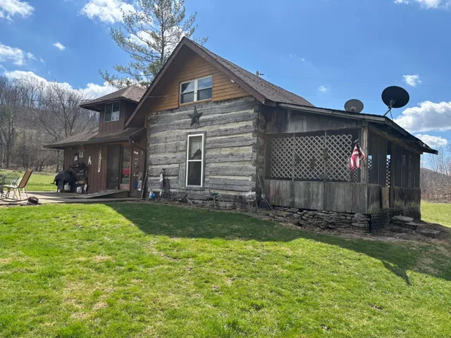 $699,900 | 6033 Siemon Road, Brookville, IN 47012