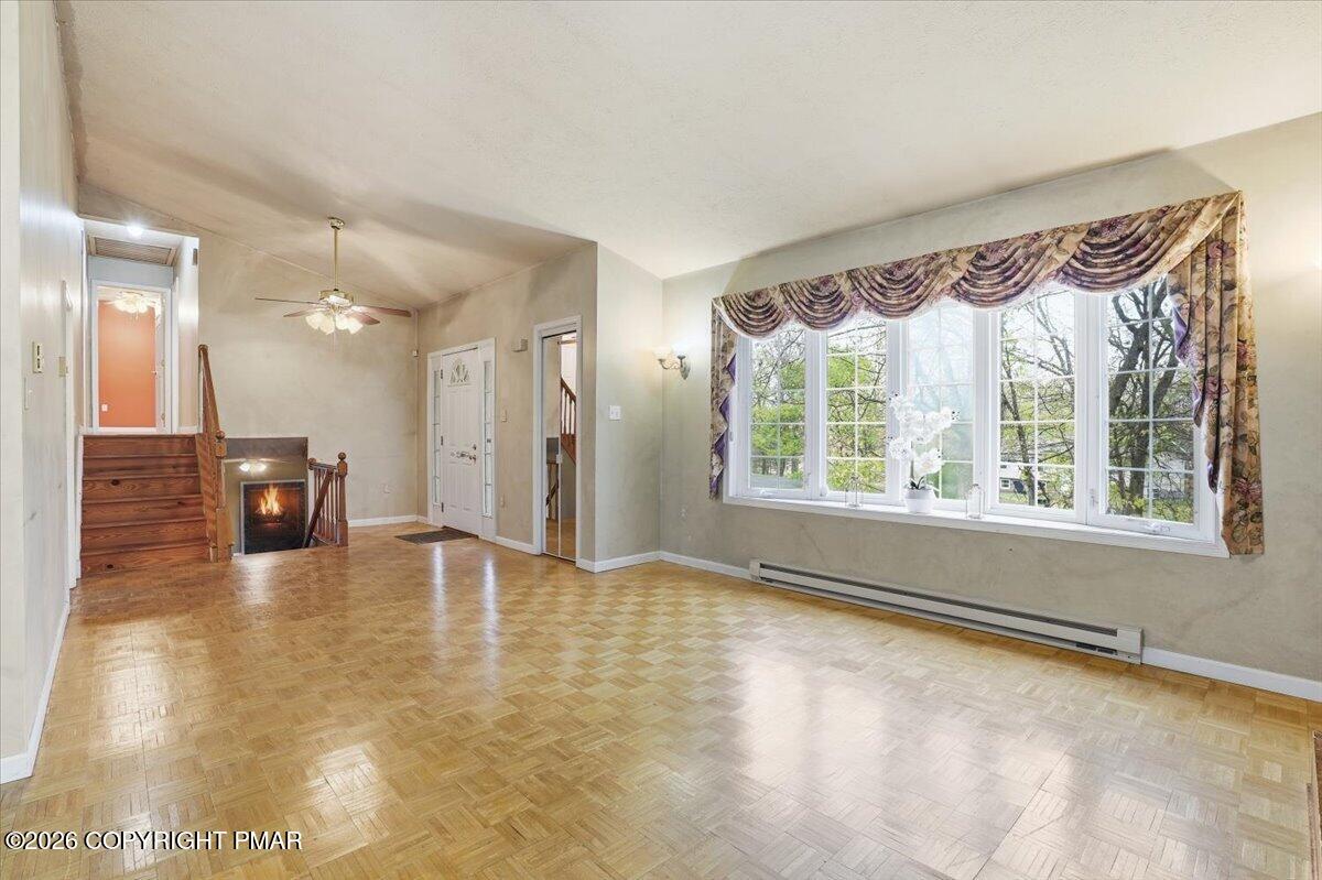 349 Bumble Bee Pass Cresco, PA 18326 - Photo 22 of 31 Living room