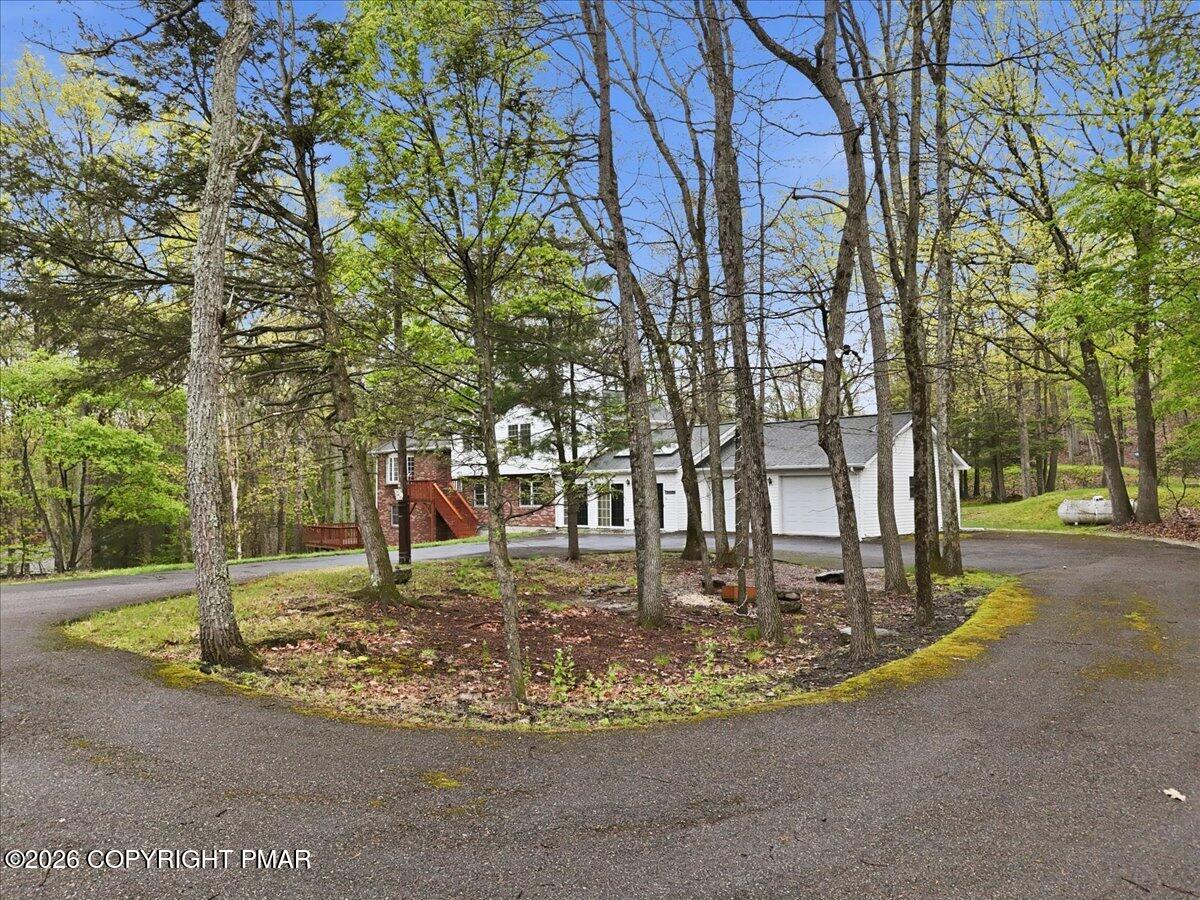 349 Bumble Bee Pass Cresco, PA 18326 - Photo 28 of 31 Circular driveway