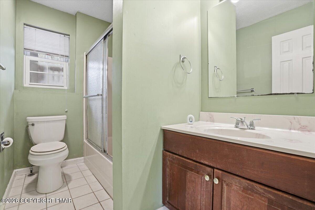 349 Bumble Bee Pass Cresco, PA 18326 - Photo 10 of 31 Full Bathroom