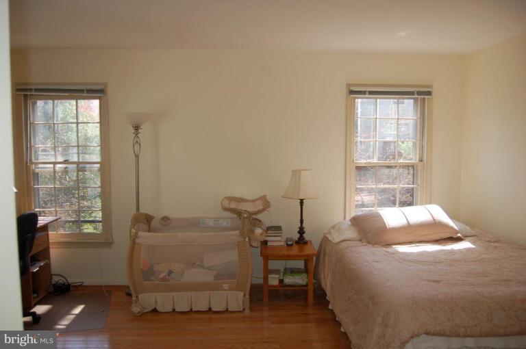 8186 Cliffview Avenue Springfield, VA 22153 - Photo 10 of 23 Master Bedroom