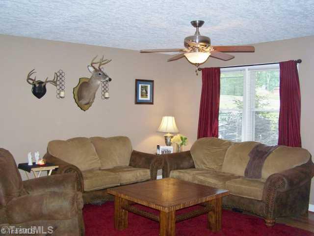 389 Cornatzer Road Mocksville, NC 27028 - Photo 3 of 13 Living Room.