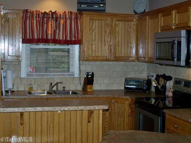 389 Cornatzer Road Mocksville, NC 27028 - Photo 6 of 13 Kitchen.