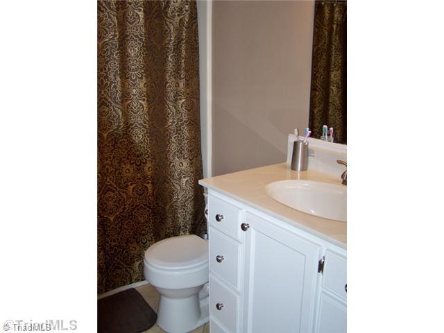 389 Cornatzer Road Mocksville, NC 27028 - Photo 8 of 13 Bath.