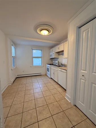 $1,895 | 35 East Avenue, Unit 2, Middletown, NY 10940