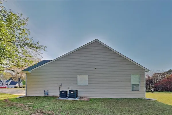 $2,400 | 1675 Huntcrest Park Southwest, Mableton, GA 30126