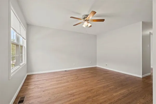 $209,900 | 307 East 3 Drive South, Independence, MO 64050