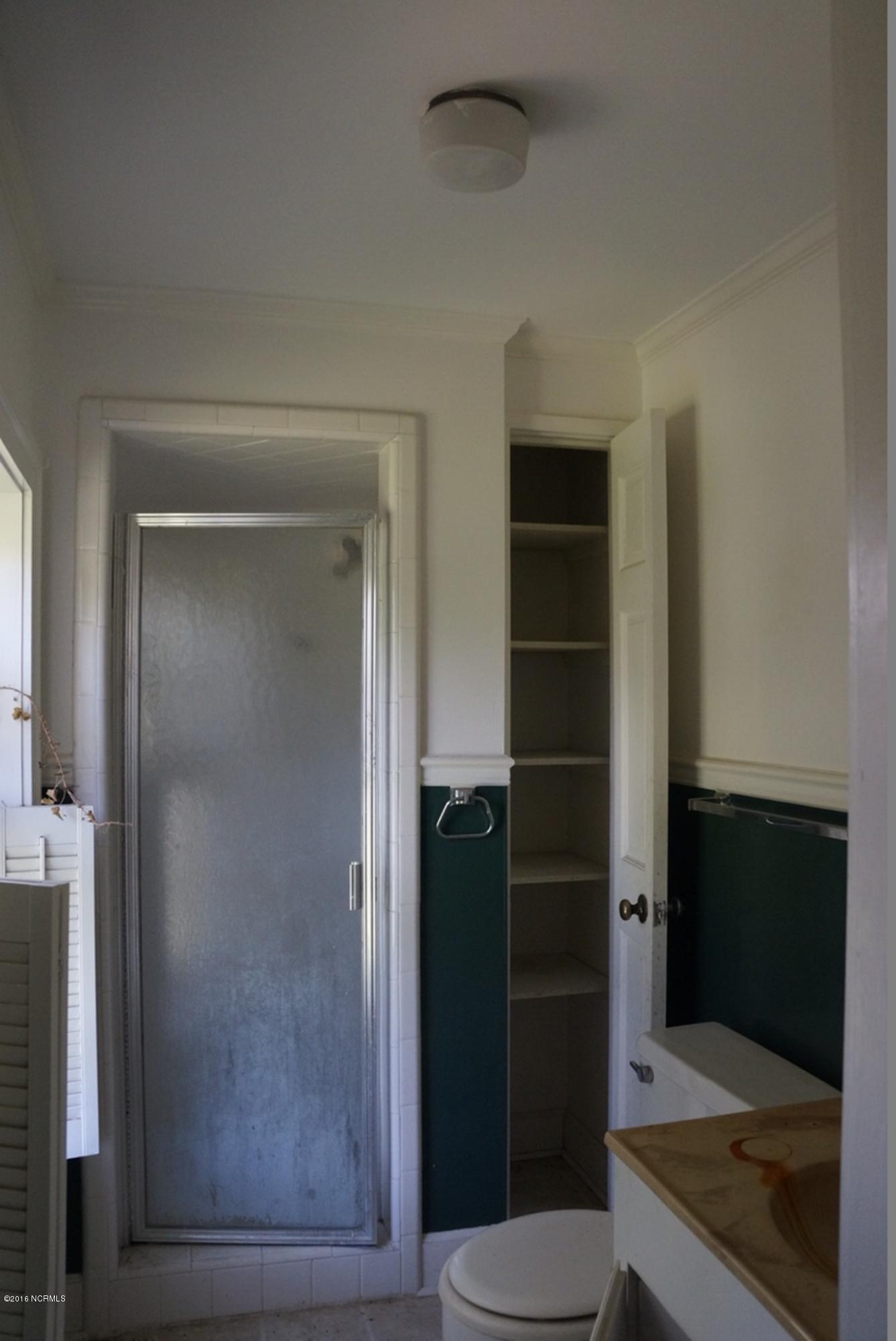1275 Washington Post Road New Bern, NC 28562 - Photo 12 of 17 Bathroom