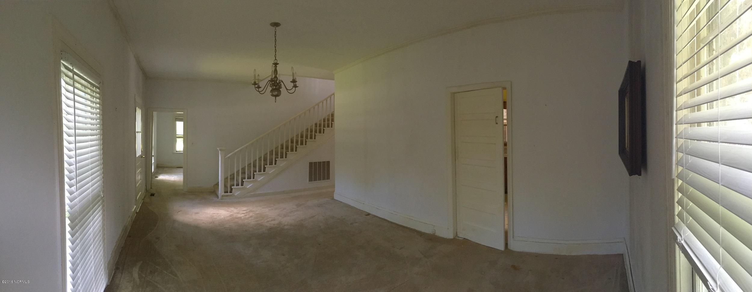 1275 Washington Post Road New Bern, NC 28562 - Photo 3 of 17 Living Room