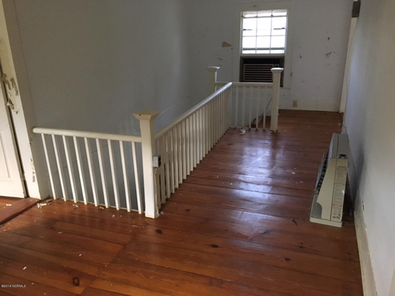 1275 Washington Post Road New Bern, NC 28562 - Photo 7 of 17 Upstairs Landing