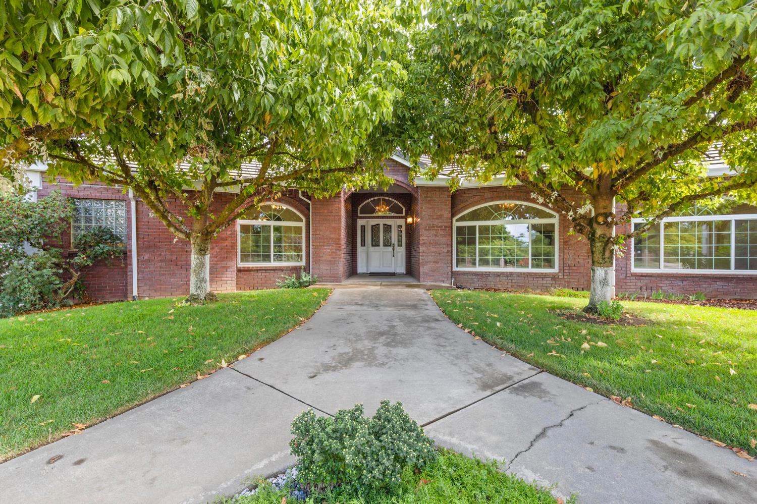 10963 Metteer Road Live Oak, CA 95953 - Photo 13 of 73 front view of a house with a yard