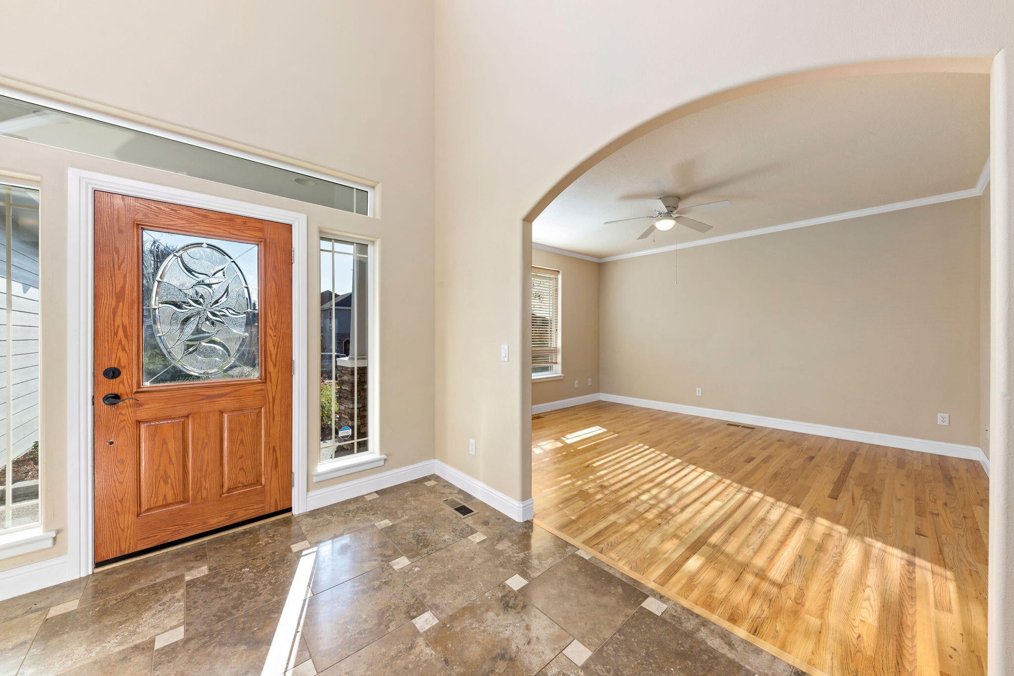 1995 Rabun Way Central Point, OR 97502 - Photo 5 of 35 Entry/Living Room