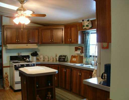142 Jacobs Road McDonald, PA 15057 - Photo 4 of 8 Kitchen.