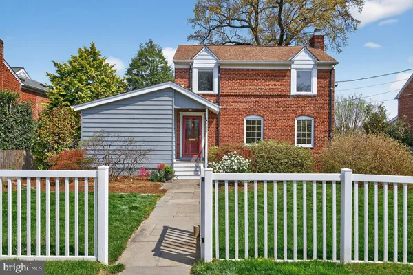 $997,840 | 2633 North Florida Street, Arlington, VA 22207