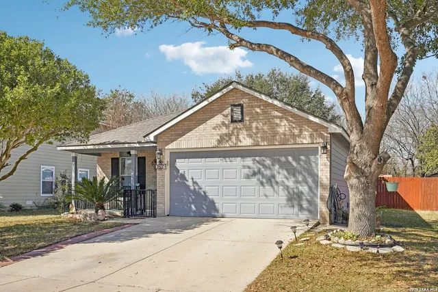 a front view of house with yard