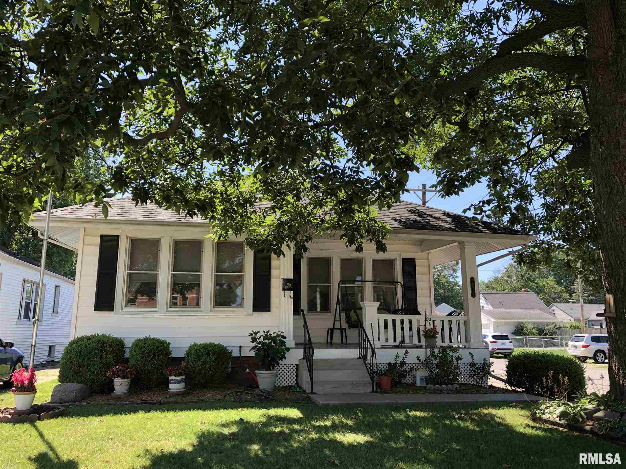 2073 North 8th Street Springfield, IL 62702 - Photo 1 of 21