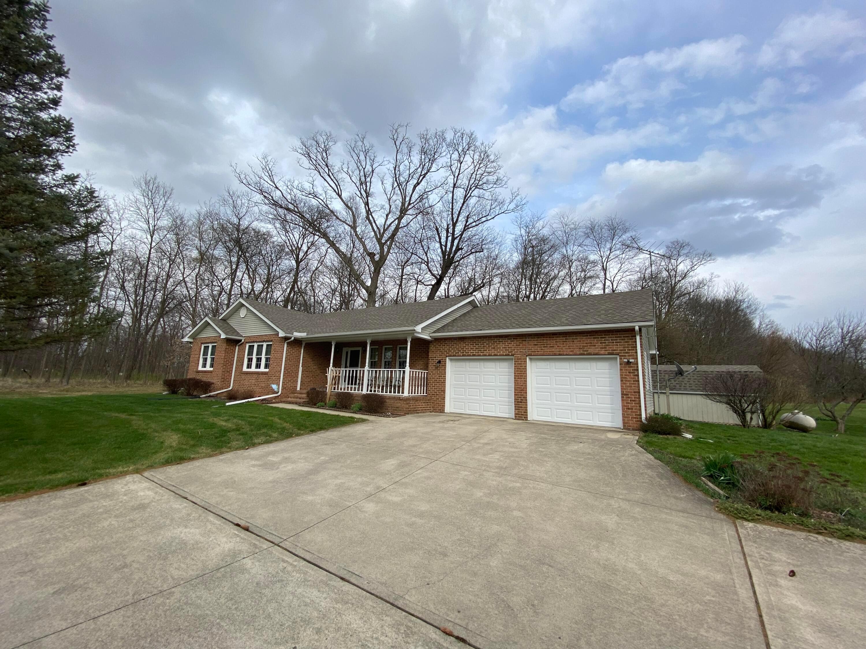 1675 Northridge Road Circleville, OH 43113 - Photo 2 of 49 Exterior with concrete drive