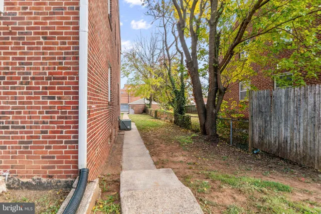 a view of a pathway with a backyard