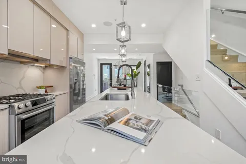 $1,095,000 | 558 Harvard Street Northwest, Unit B, Washington, DC 20059