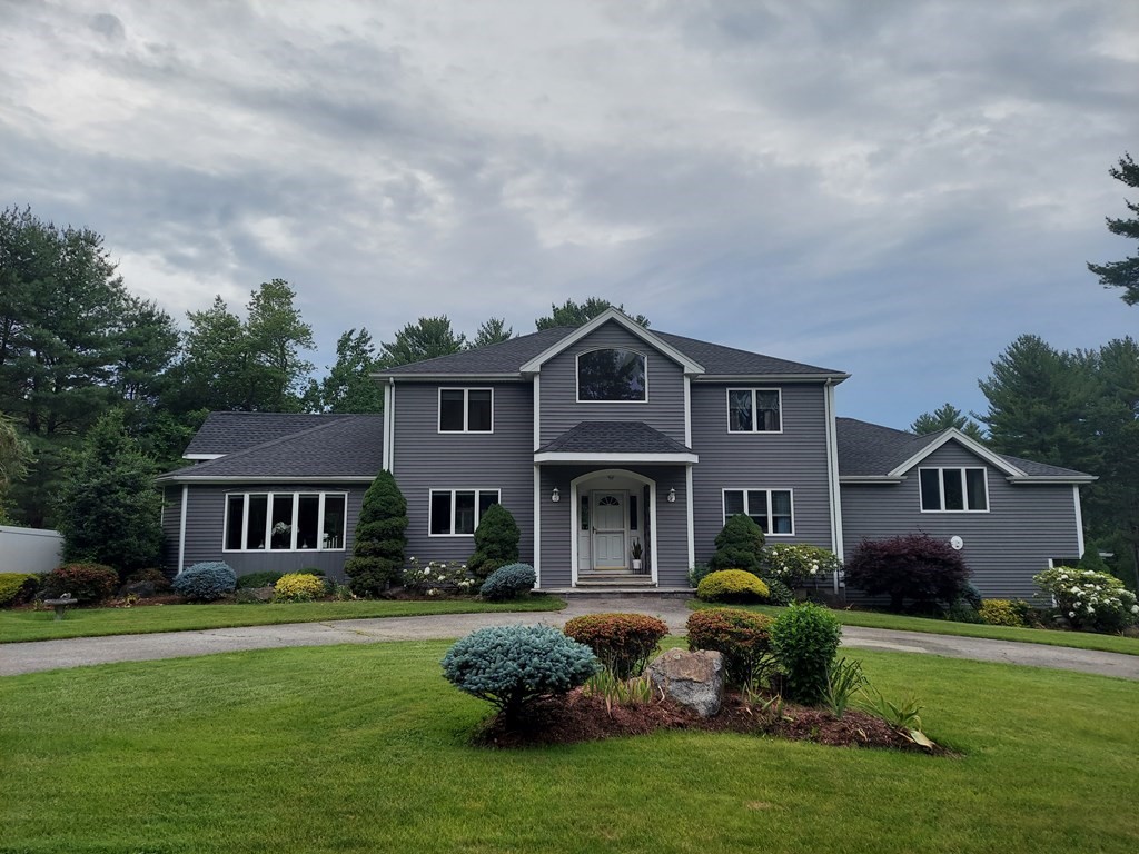 12 Devonshire Road Middleton, MA 01949 - Photo 1 of 36 Gallery Image 1