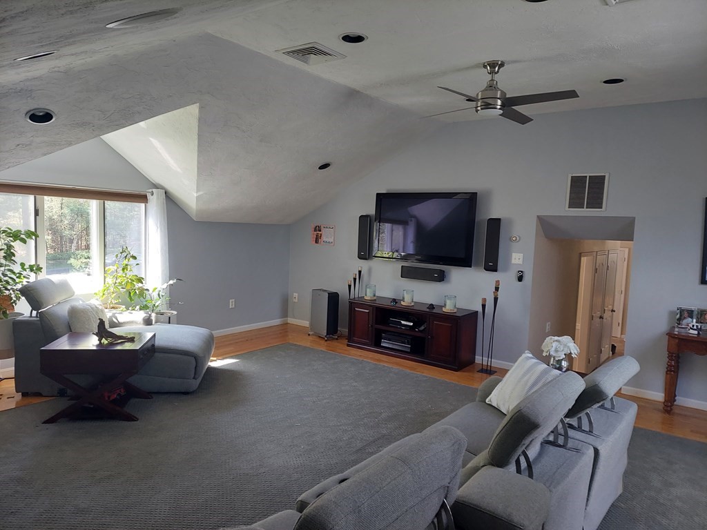 12 Devonshire Road Middleton, MA 01949 - Photo 11 of 36 Gallery Image 11