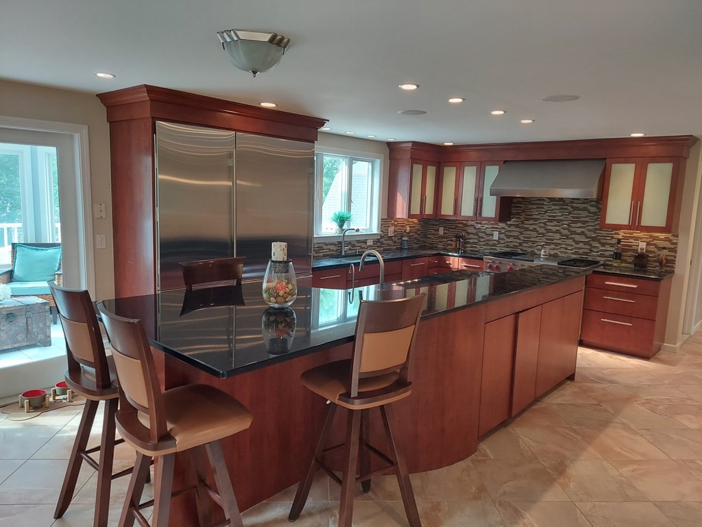 12 Devonshire Road Middleton, MA 01949 - Photo 3 of 36 Gallery Image 3