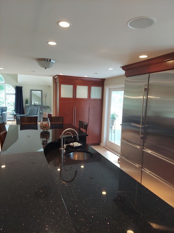 12 Devonshire Road Middleton, MA 01949 - Photo 4 of 36 Gallery Image 4