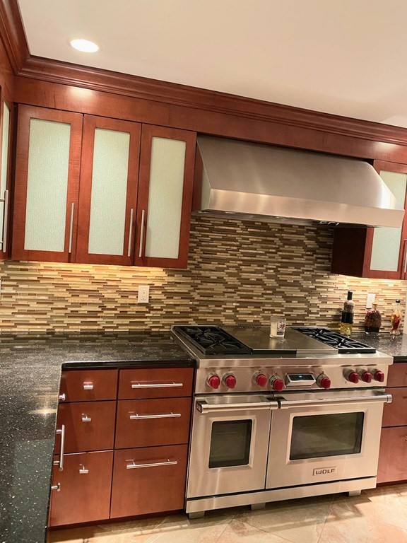 12 Devonshire Road Middleton, MA 01949 - Photo 5 of 36 Gallery Image 5