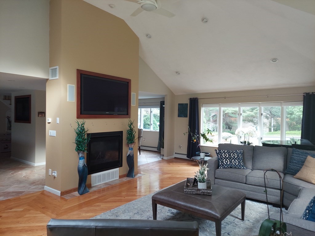 12 Devonshire Road Middleton, MA 01949 - Photo 8 of 36 Gallery Image 8