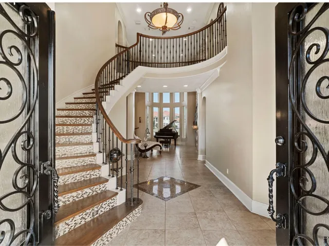 a view of entryway and hall