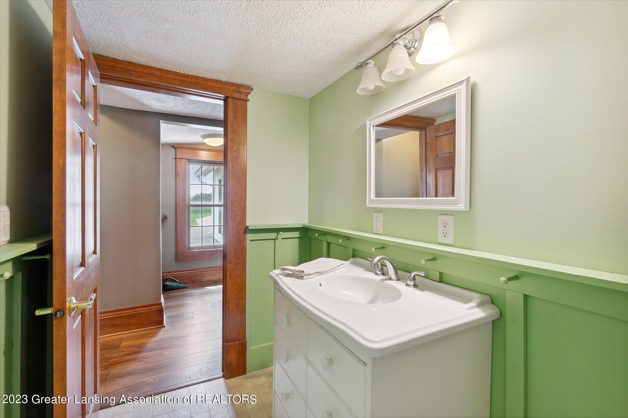 3390 East Howe Road Dewitt, MI 48820 - Photo 27 of 54 28-3390-E-Howe-Rd-DeWitt-MI-48820-Window