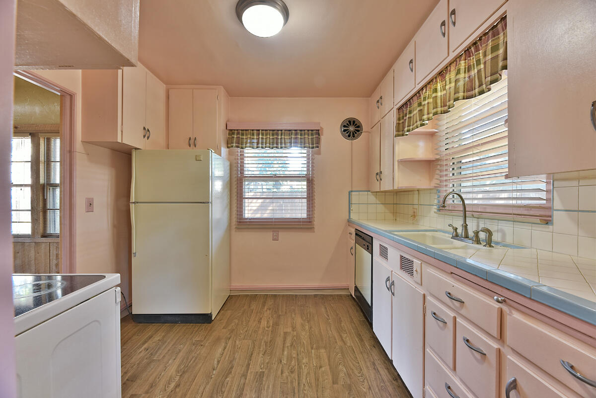 1100 Reddy Avenue Medford, OR 97504 - Photo 7 of 21 8