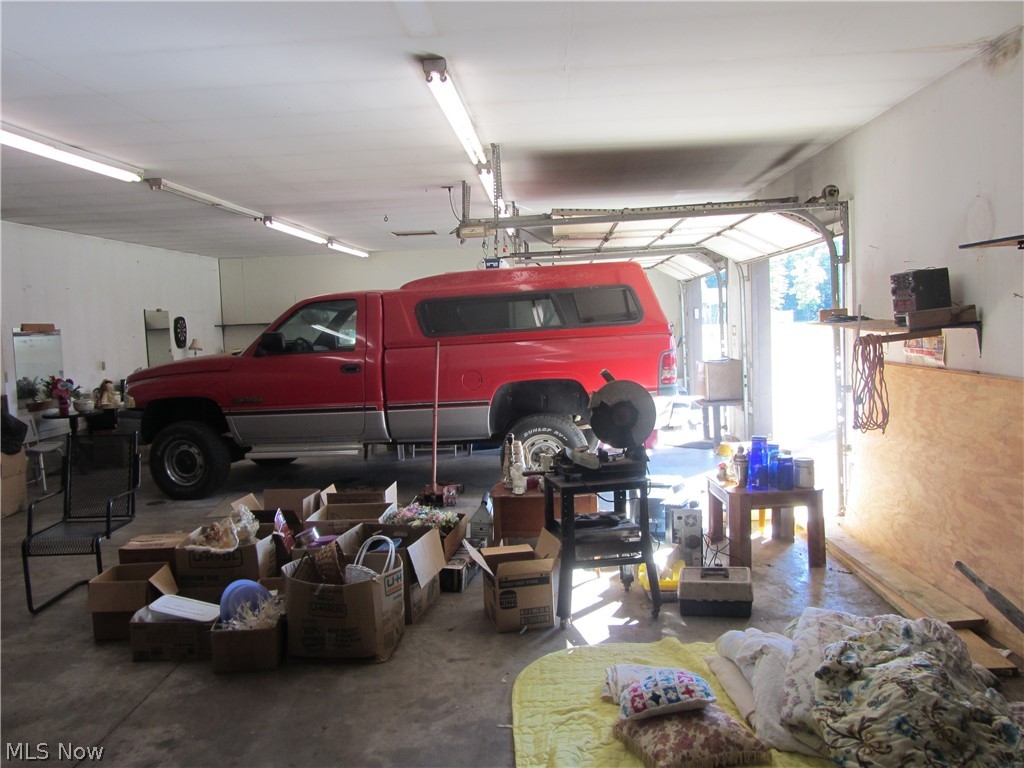 1049 Ridge Road Vienna, OH 44473 - Photo 24 of 31 Attached Garage