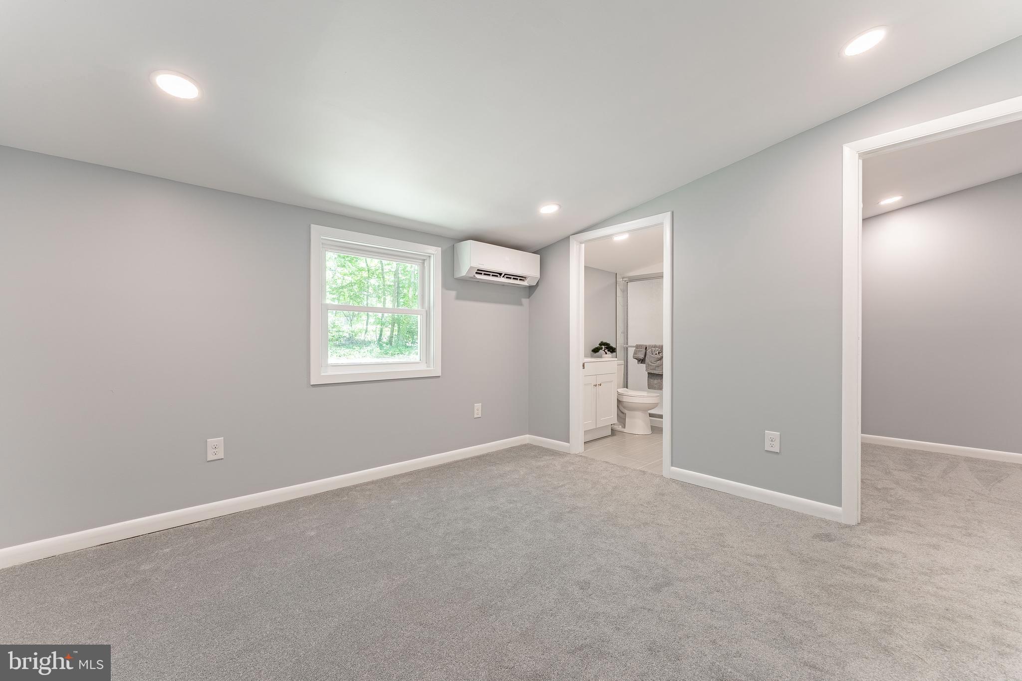 515 Park Road Spring City, PA 19475 - Photo 25 of 38 an empty room with windows and closet