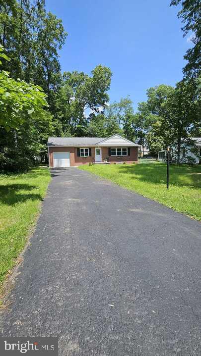 515 Park Road Spring City, PA 19475 - Photo 3 of 38 a front view of a house with a yard and garage