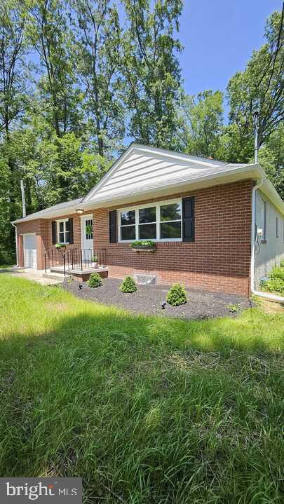 515 Park Road Spring City, PA 19475 - Photo 4 of 38 a front view of house with yard and green space