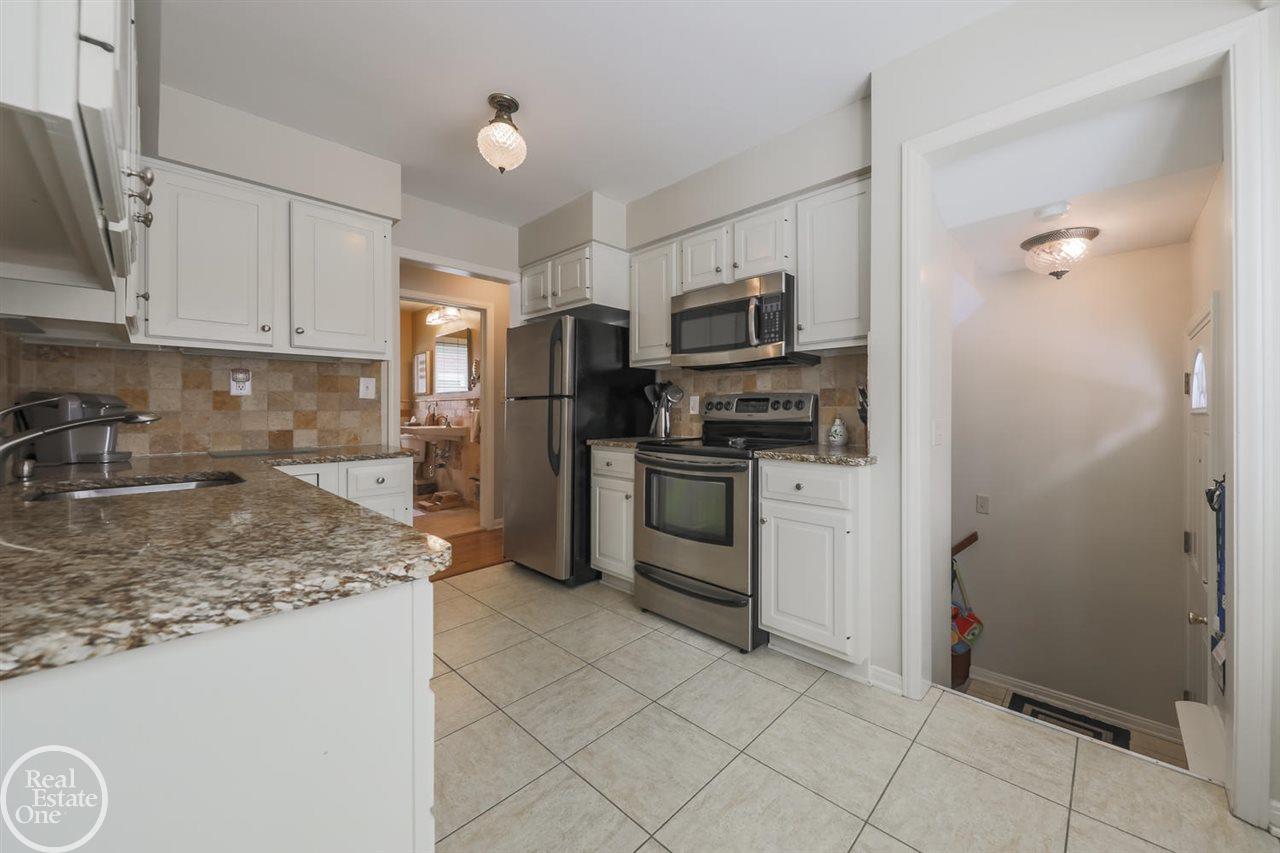 374 Ridgemont Road Grosse Pointe Farms, MI 48236 - Photo 8 of 25