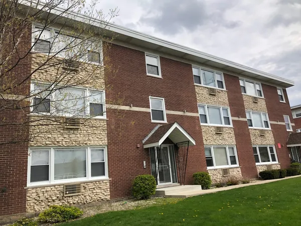 $1,575 | 8635 84th Court, Unit 2S, Hickory Hills, IL 60457