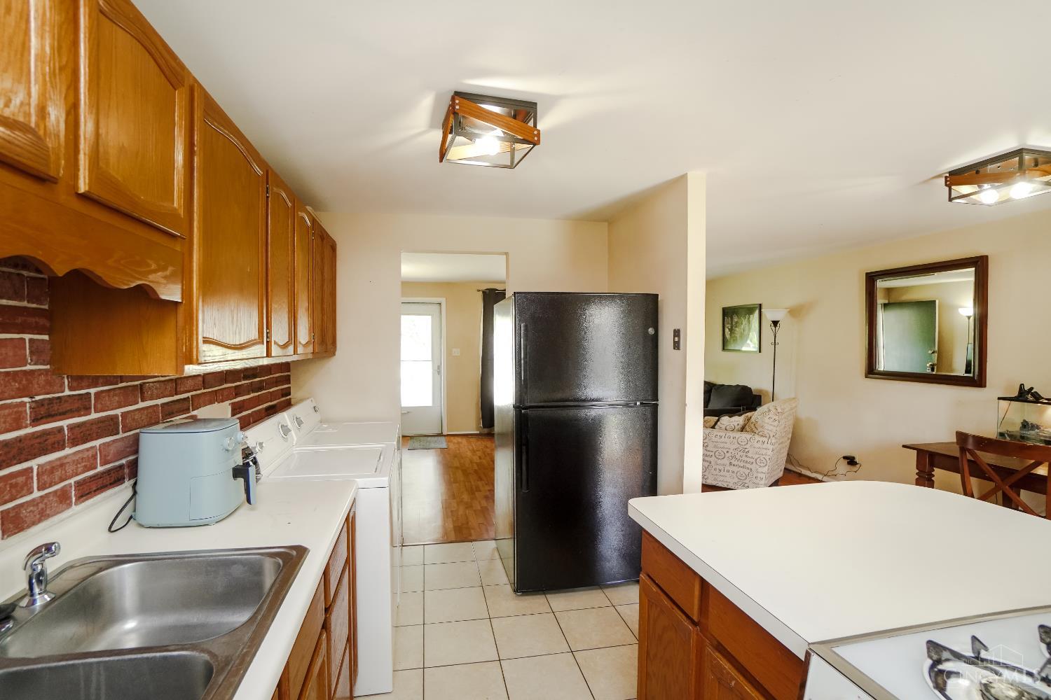 982 Pilgrim Place Springdale, OH 45246 - Photo 9 of 21