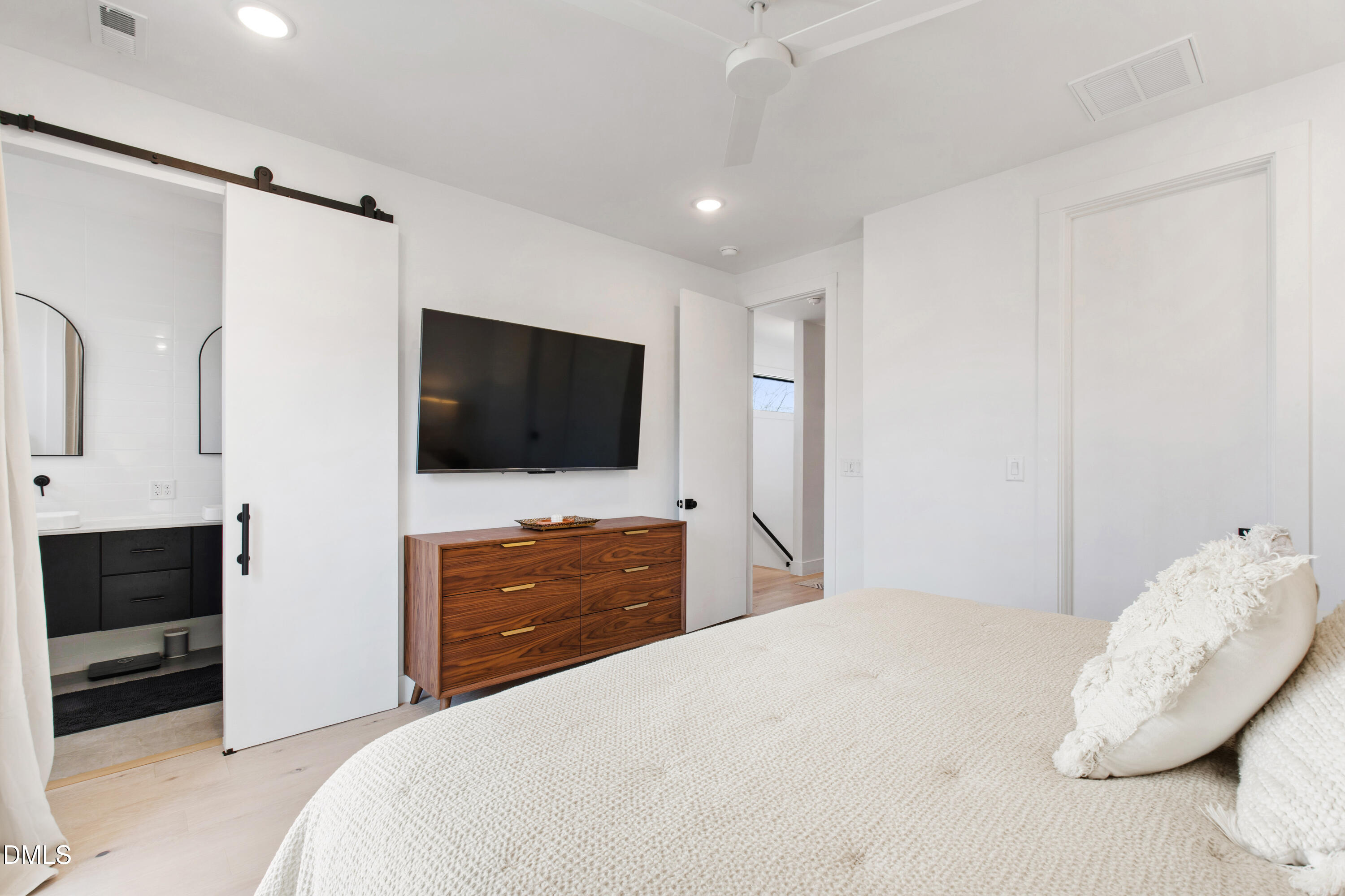 2123 Brewer Street Raleigh, NC 27608 - Photo 25 of 61 Brewer (47)